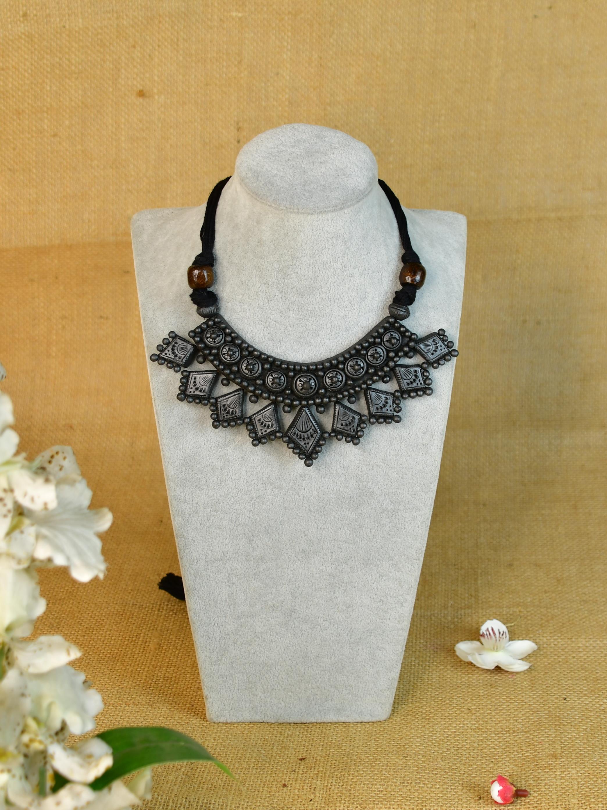 Sowpeace Handcrafted Terracotta Choker: Black with Kite Patterns